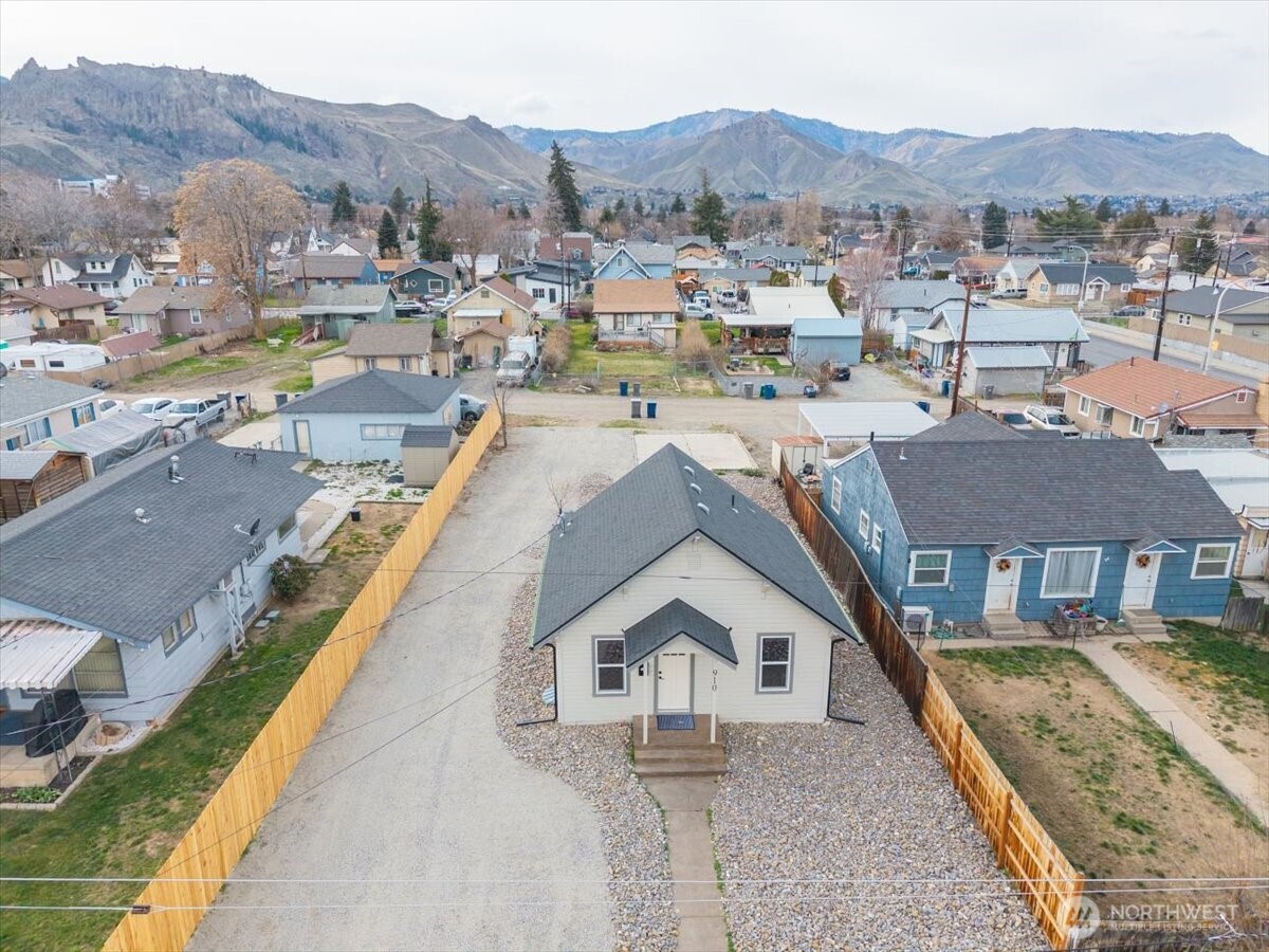 910 Walker Avenue , Wenatchee, WA 98801