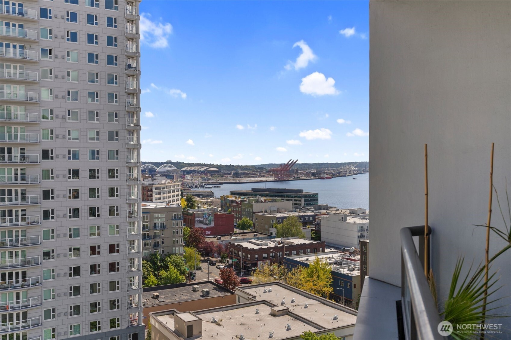 2621 2nd Ave #1601, Seattle, WA 98121