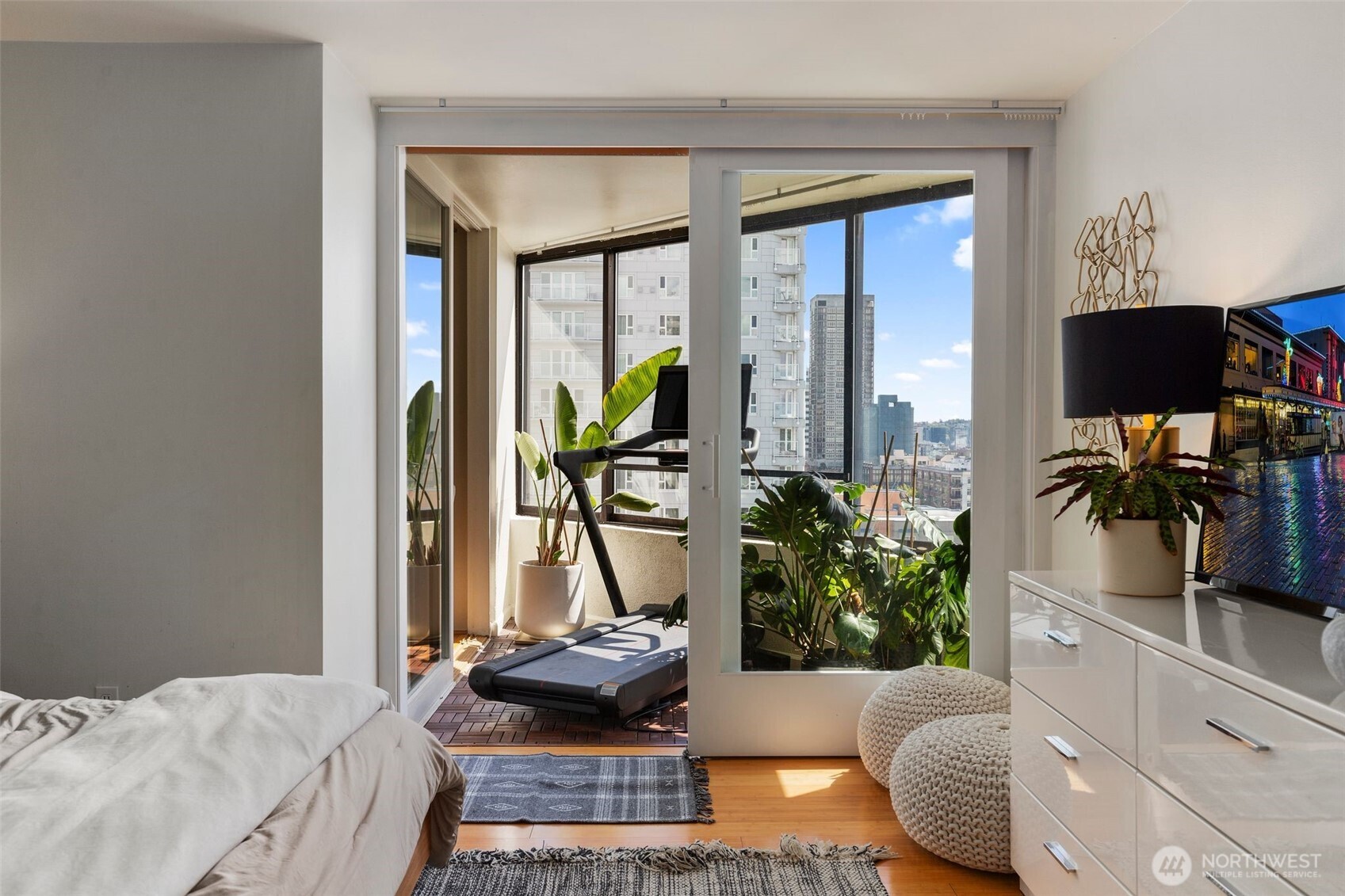 2621 2nd Ave #1601, Seattle, WA 98121