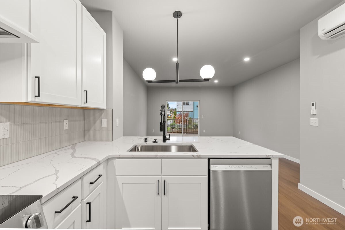 16823 Alder Way #J3, Lynnwood, WA 98037