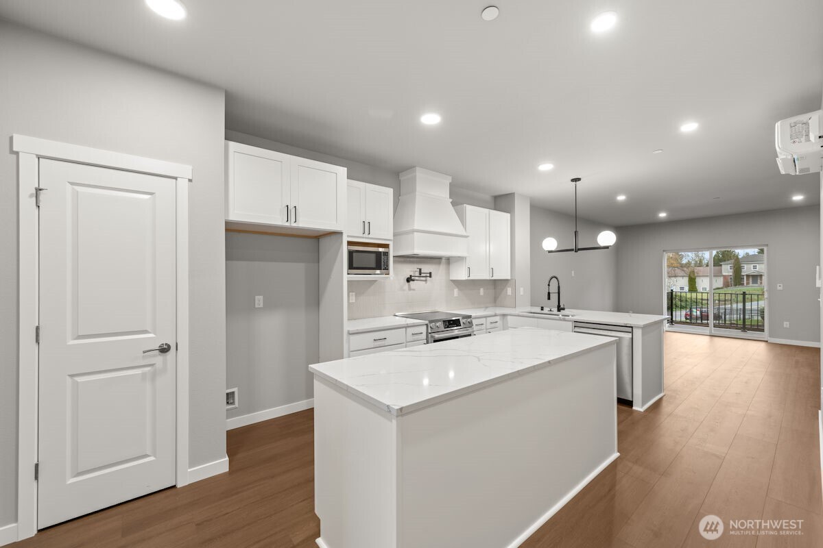 16823 Alder Way #J3, Lynnwood, WA 98037