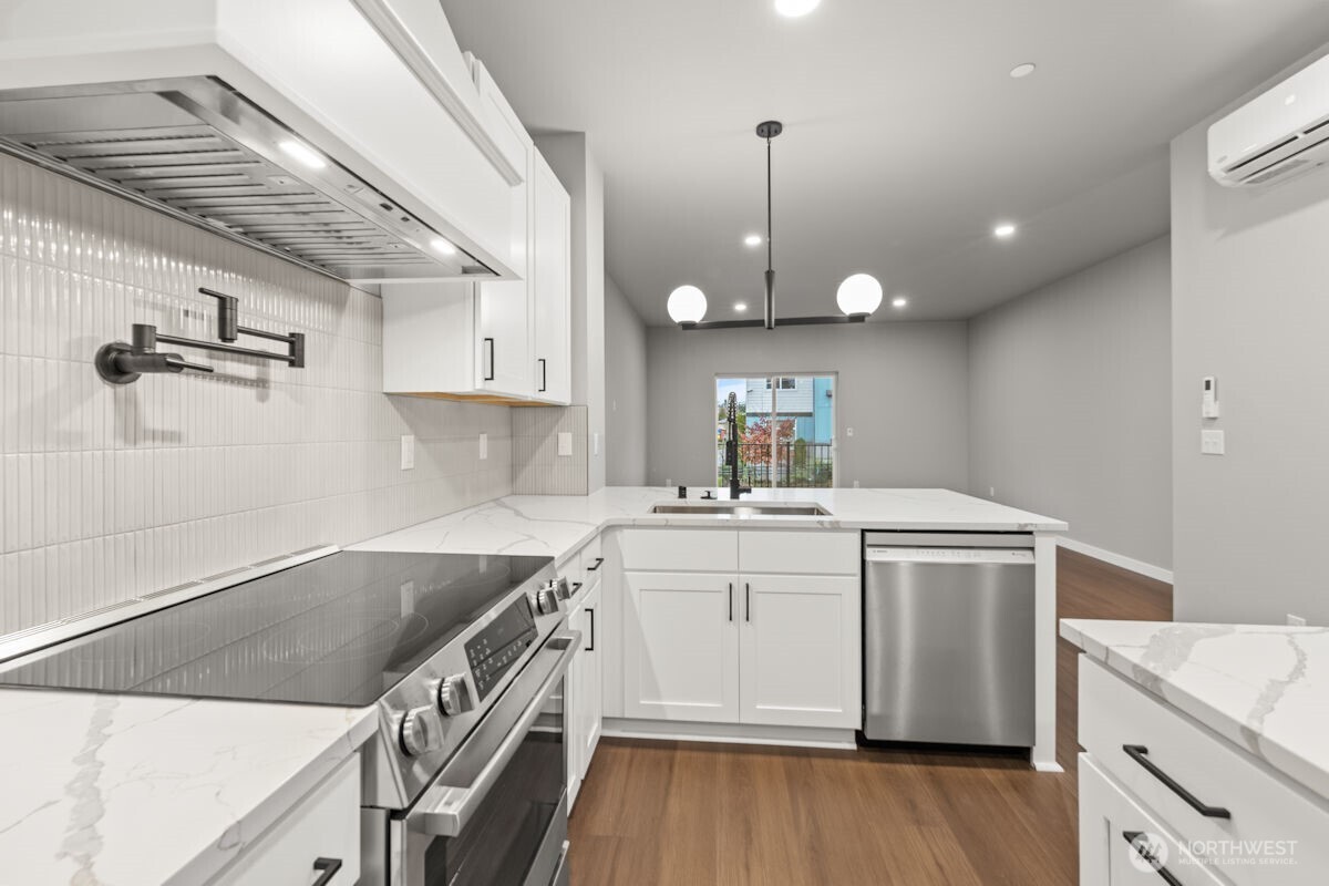 16823 Alder Way #J3, Lynnwood, WA 98037