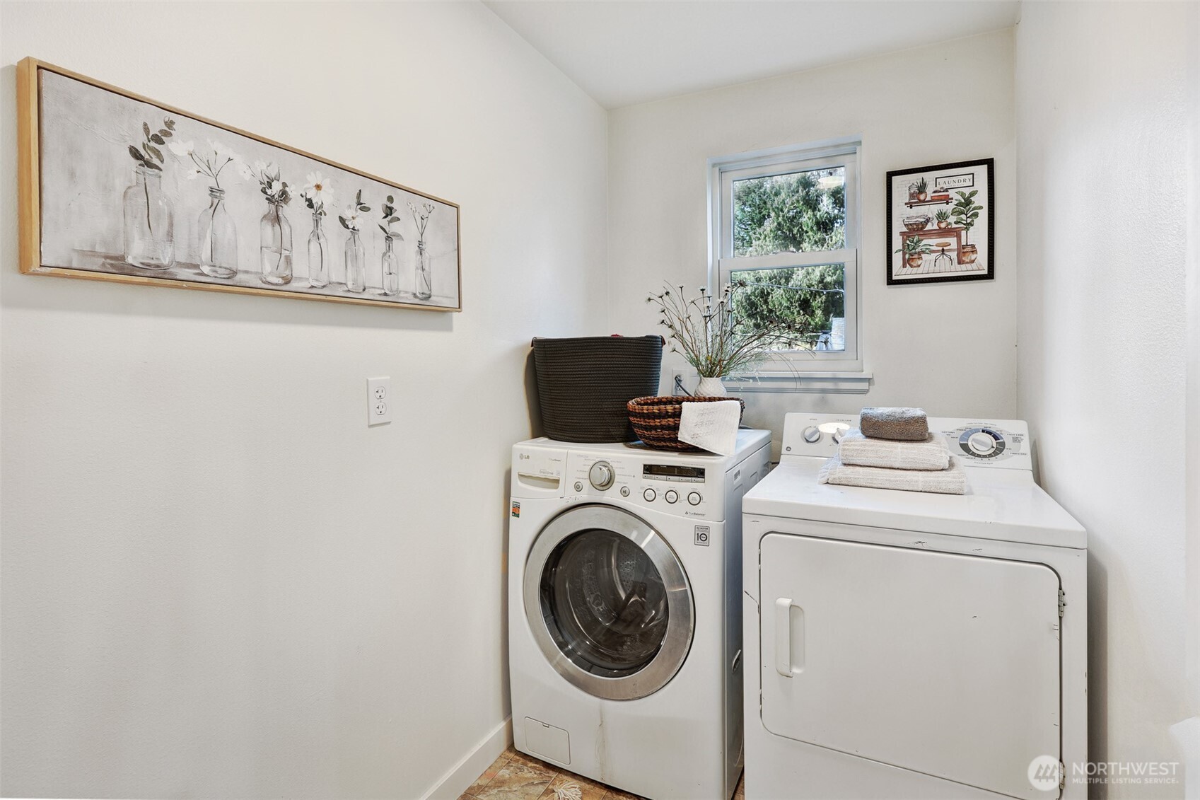 7737 12th Avenue SW, Seattle, WA 98106