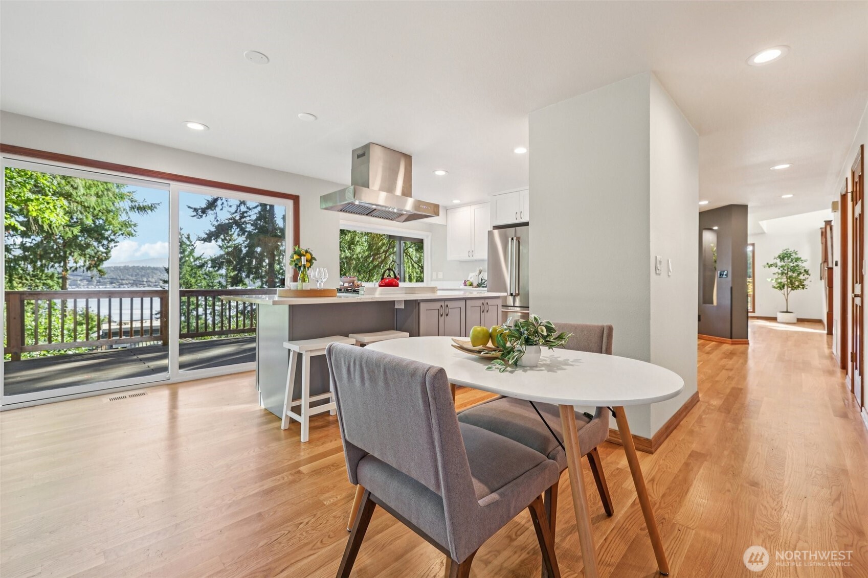 411 W Lake Sammamish Parkway NE, Bellevue, WA 98008