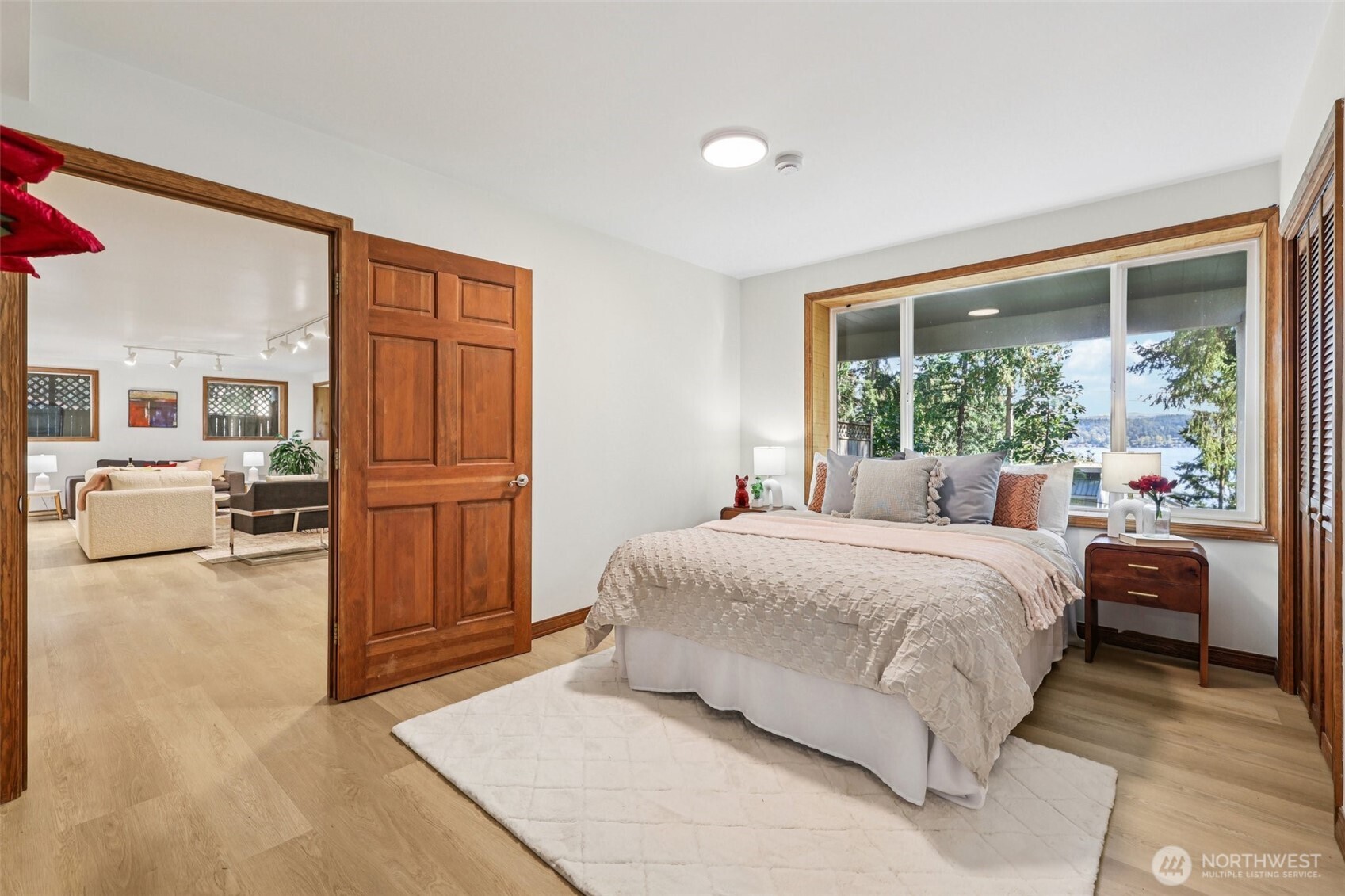 411 W Lake Sammamish Parkway NE, Bellevue, WA 98008