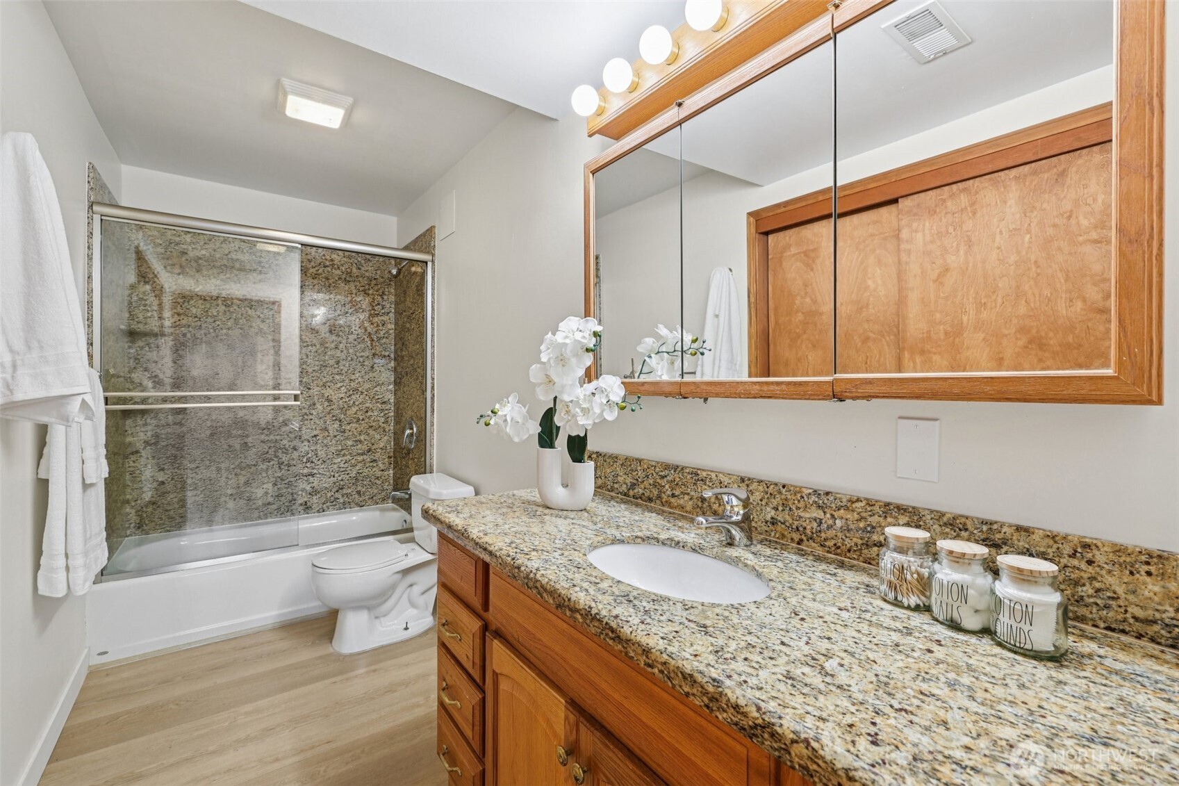 411 W Lake Sammamish Parkway NE, Bellevue, WA 98008