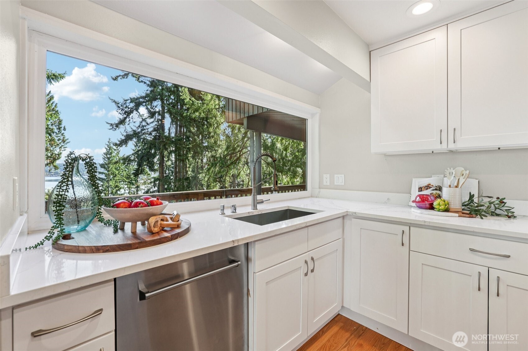 411 W Lake Sammamish Parkway NE, Bellevue, WA 98008