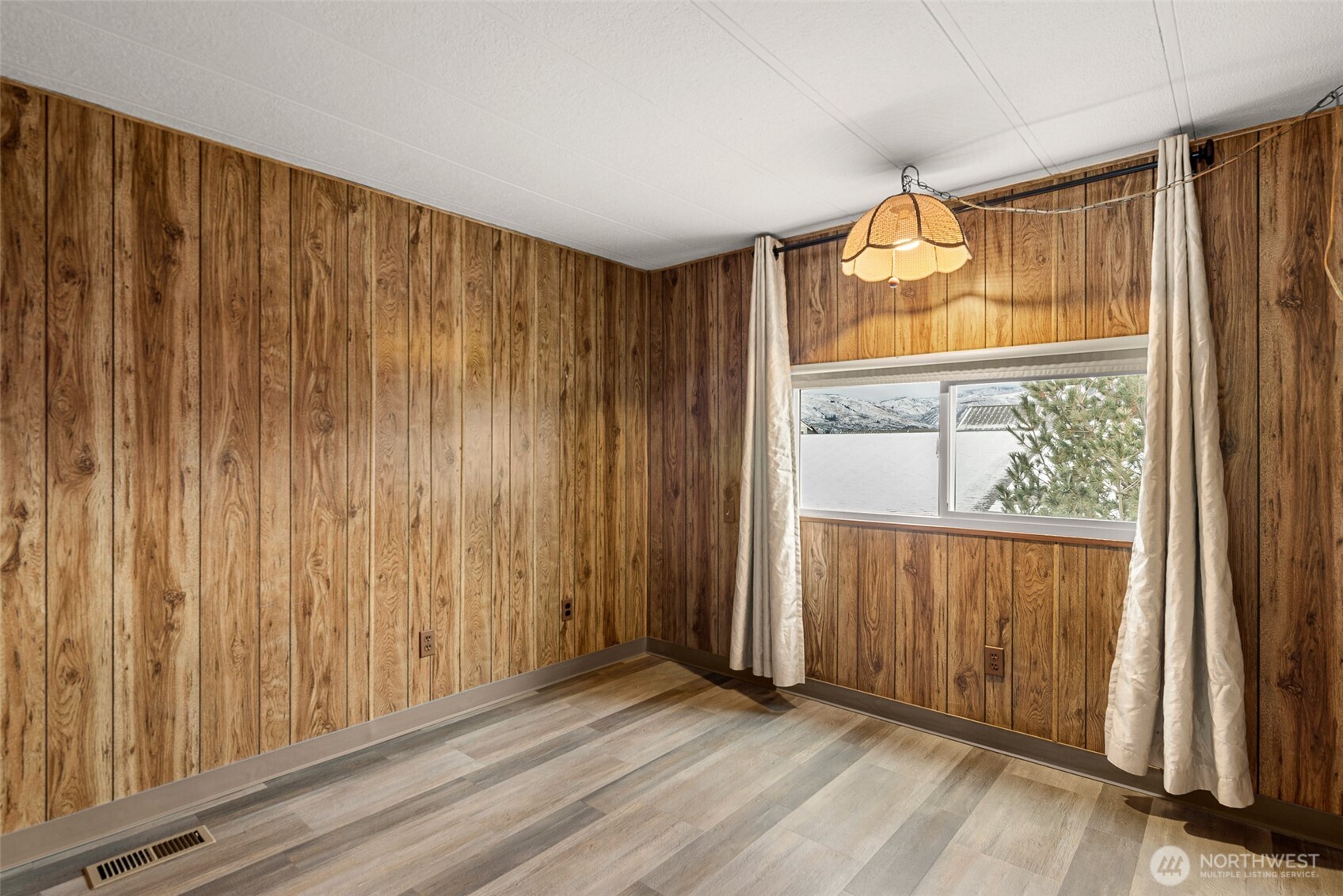 455 9th Street NE #52, East Wenatchee, WA 98802