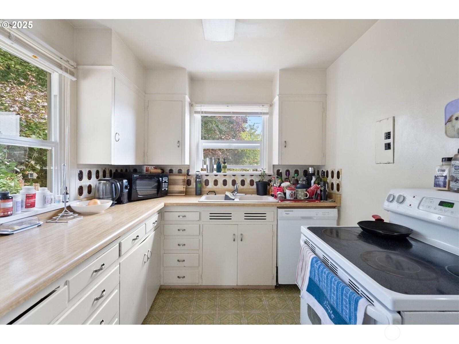 1202 21st Avenue , Longview, WA 98632