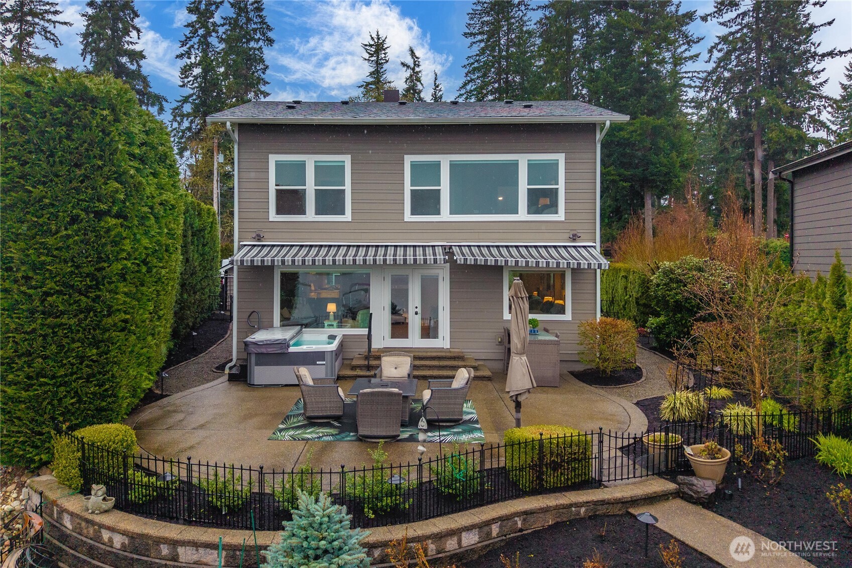 22963 SE 292nd Place , Black Diamond, WA 98010