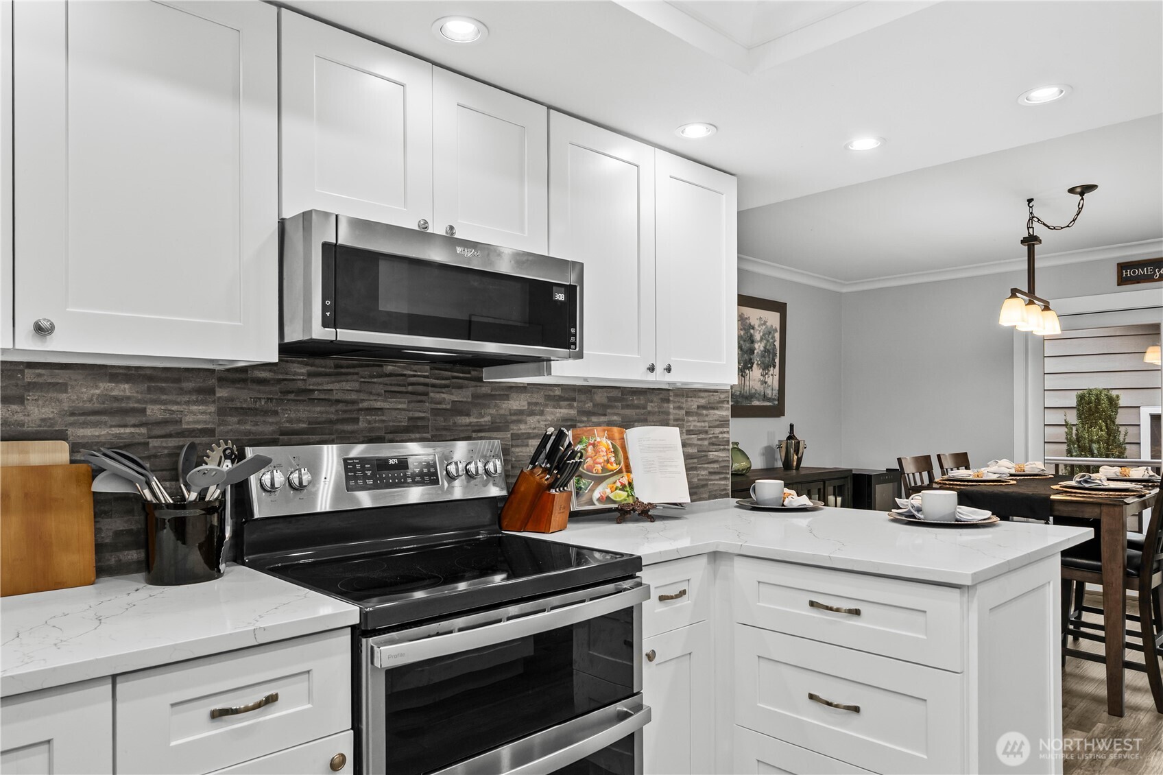 22963 SE 292nd Place , Black Diamond, WA 98010