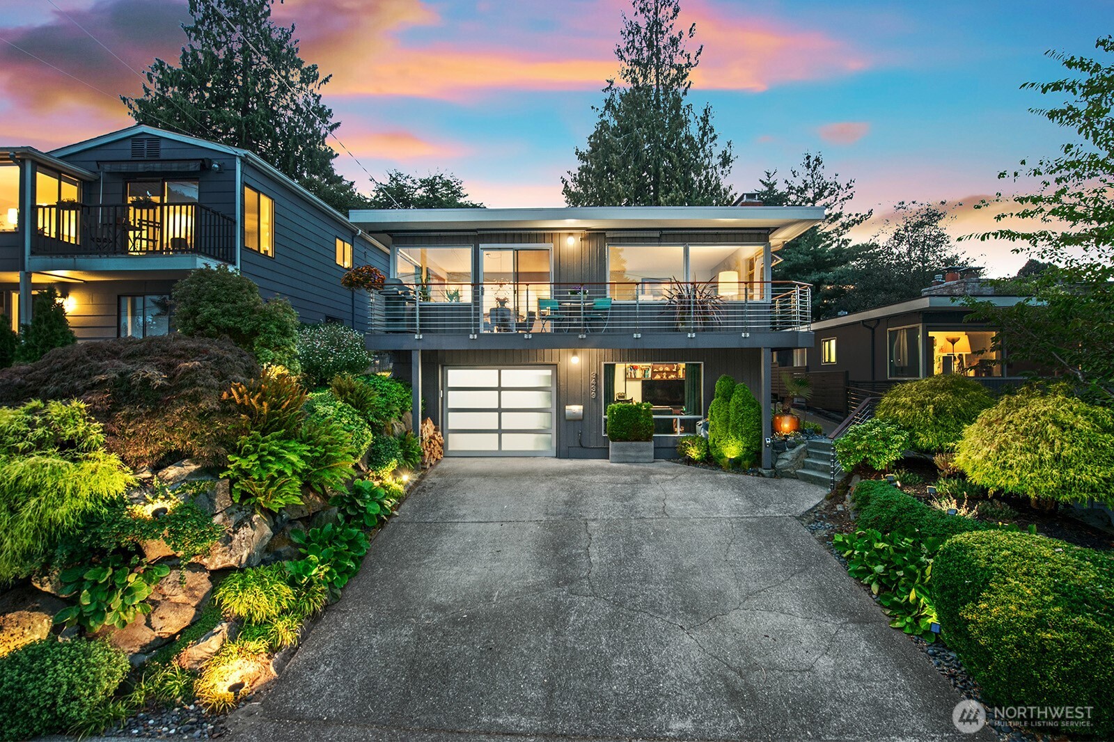 3439 24th Avenue W, Seattle, WA 98199