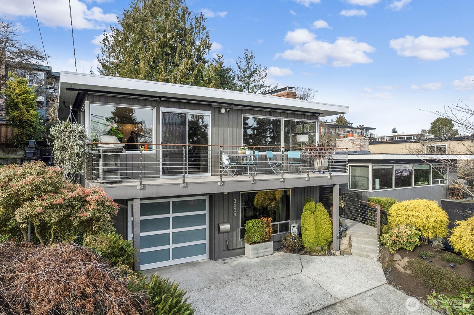 3439 24th Avenue W, Seattle, WA 98199