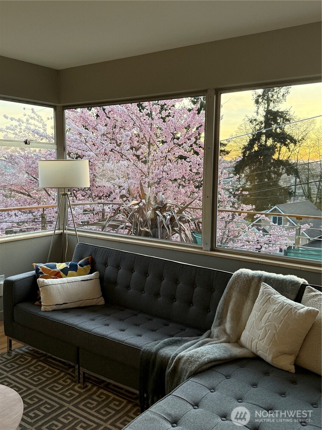 3439 24th Avenue W, Seattle, WA 98199