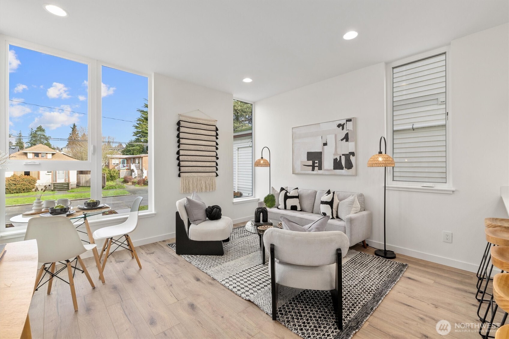 945 NW 61st Street , Seattle, WA 98107