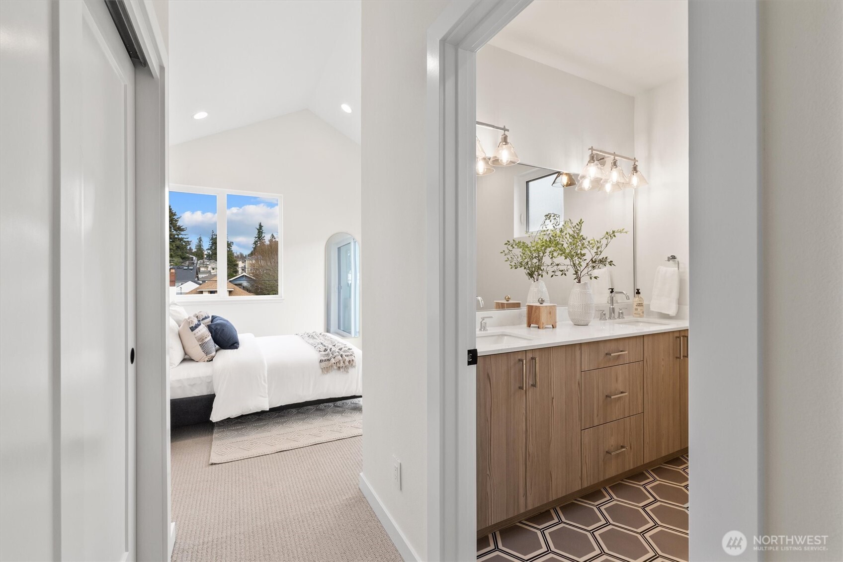 945 NW 61st Street , Seattle, WA 98107