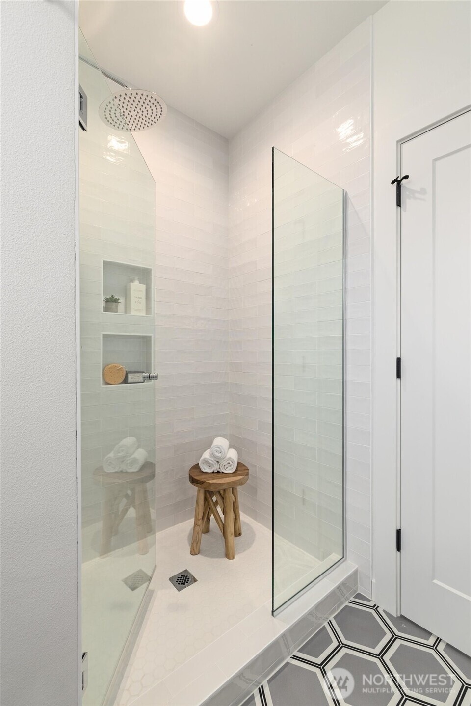 945 NW 61st Street , Seattle, WA 98107