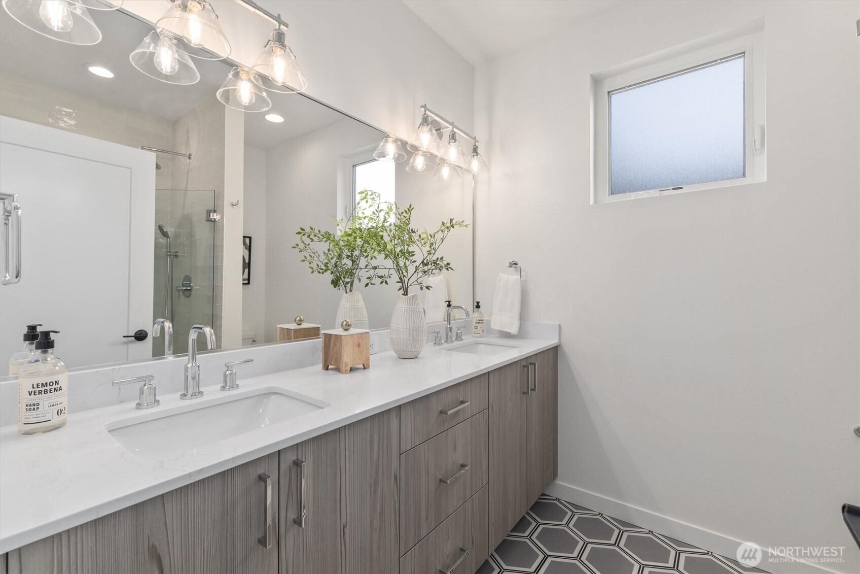 945 NW 61st Street , Seattle, WA 98107