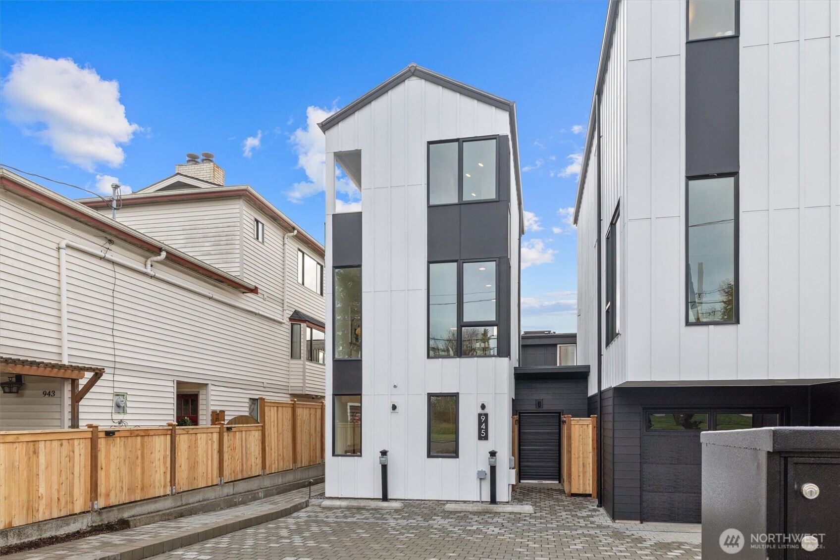 945 NW 61st Street , Seattle, WA 98107