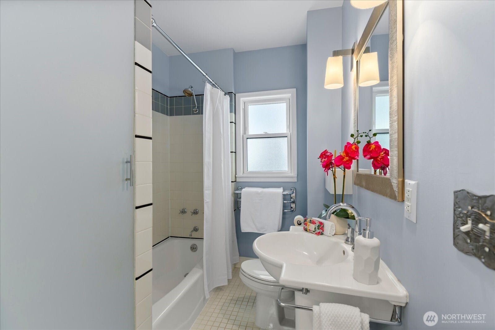 823 NE 58th Street , Seattle, WA 98105