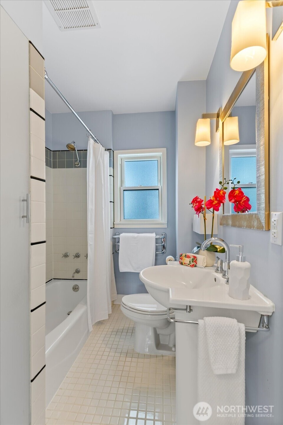 823 NE 58th Street , Seattle, WA 98105