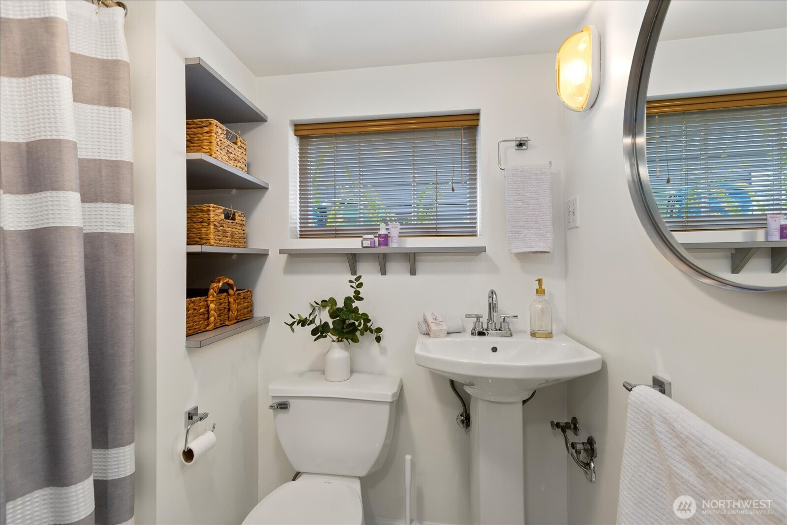 823 NE 58th Street , Seattle, WA 98105