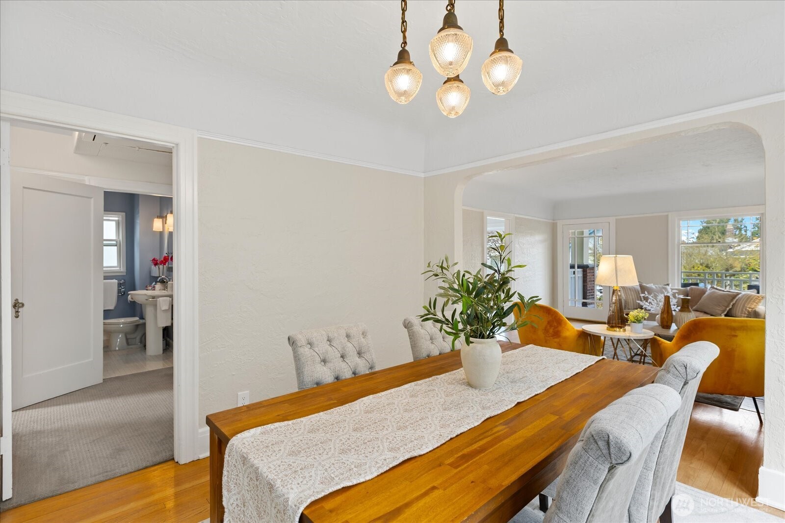 823 NE 58th Street , Seattle, WA 98105