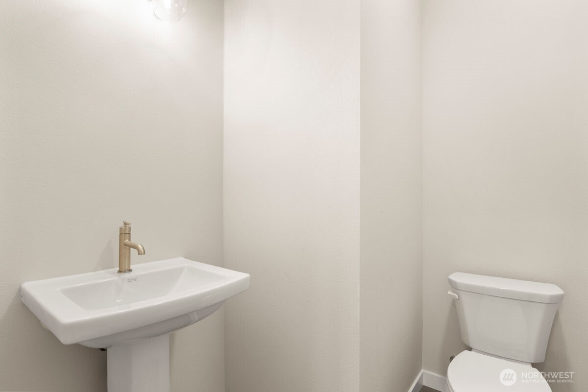 16823 Alder Way #J6, Lynnwood, WA 98037