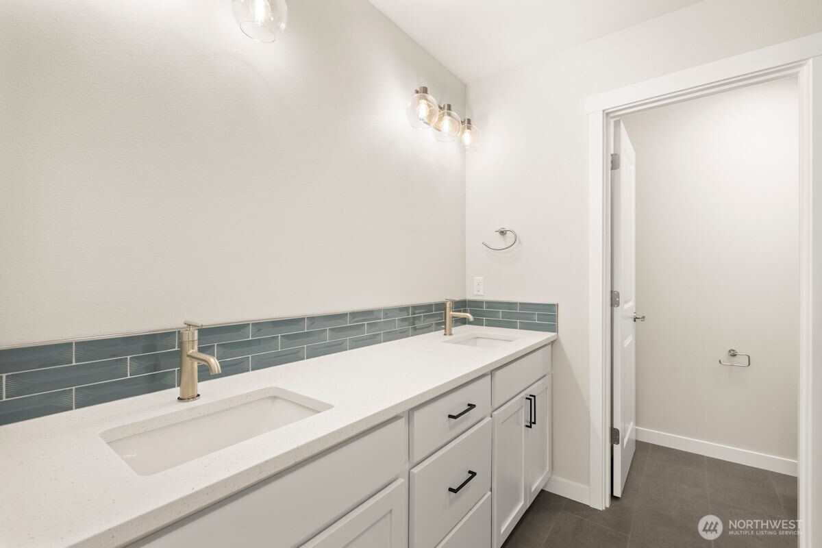 16823 Alder Way #J6, Lynnwood, WA 98037