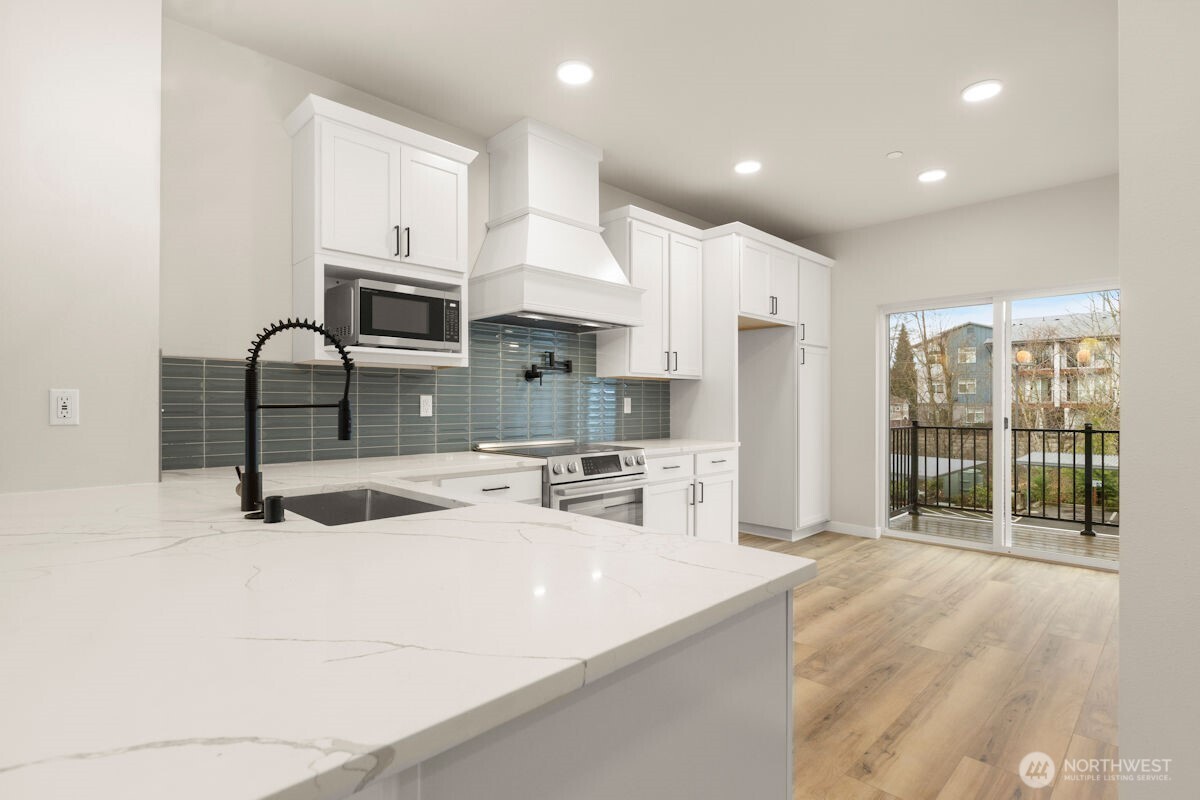 16823 Alder Way #J6, Lynnwood, WA 98037