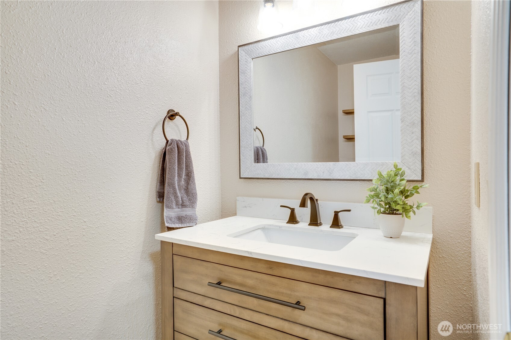 2925 SE Royalwood Place , Port Orchard, WA 98367