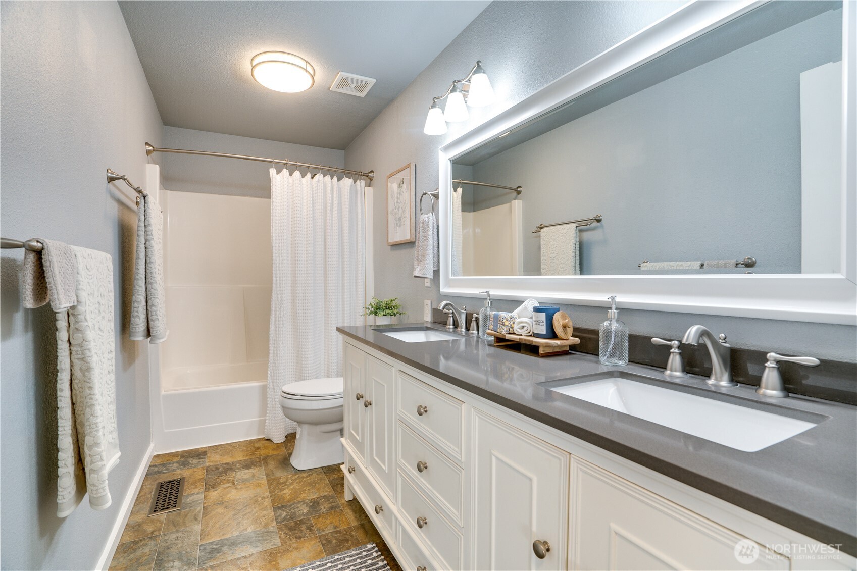 2925 SE Royalwood Place , Port Orchard, WA 98367