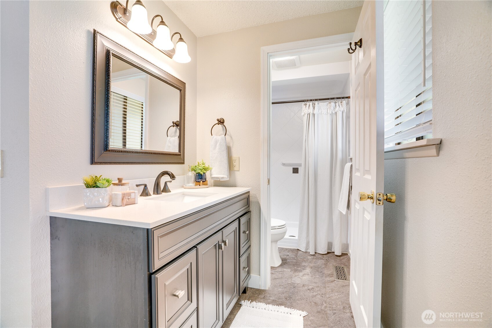 2925 SE Royalwood Place , Port Orchard, WA 98367