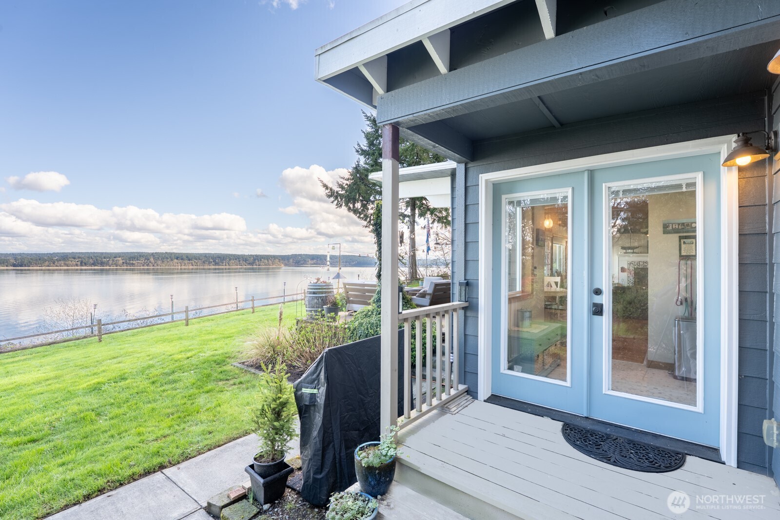 9513 Villa Beach Road , Anderson Island, WA 98303