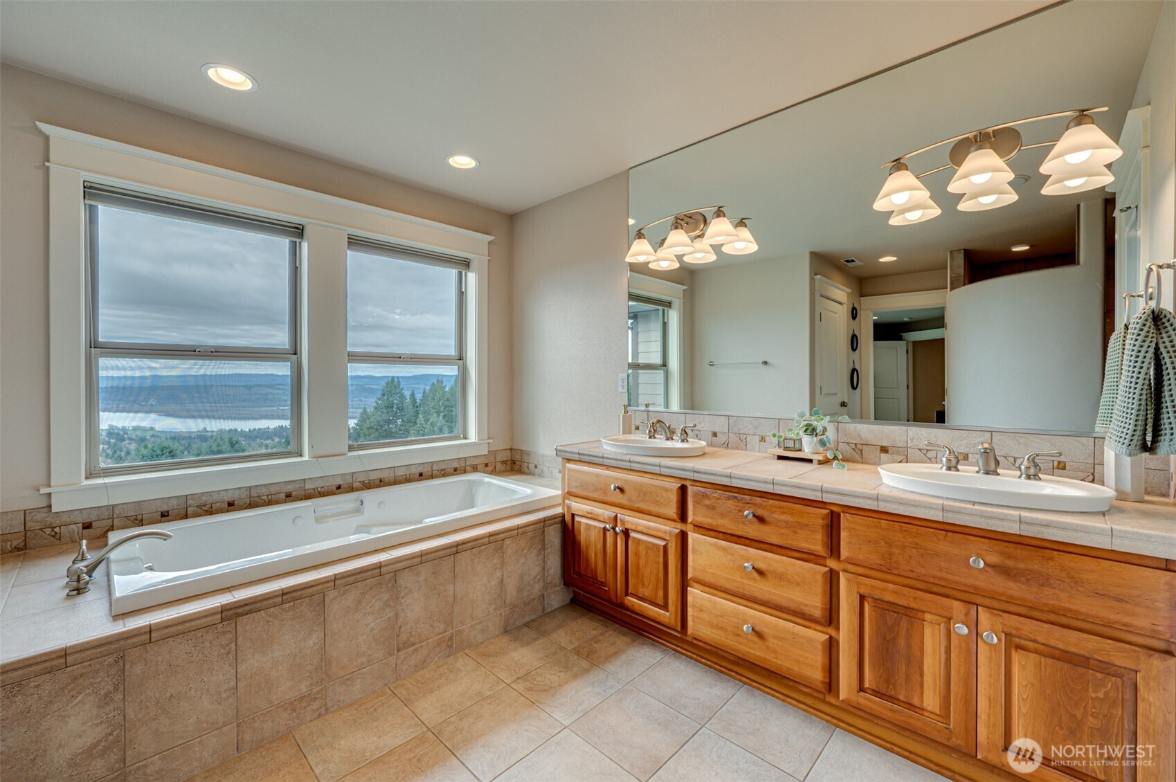 178 Discovery Drive , Kalama, WA 98625