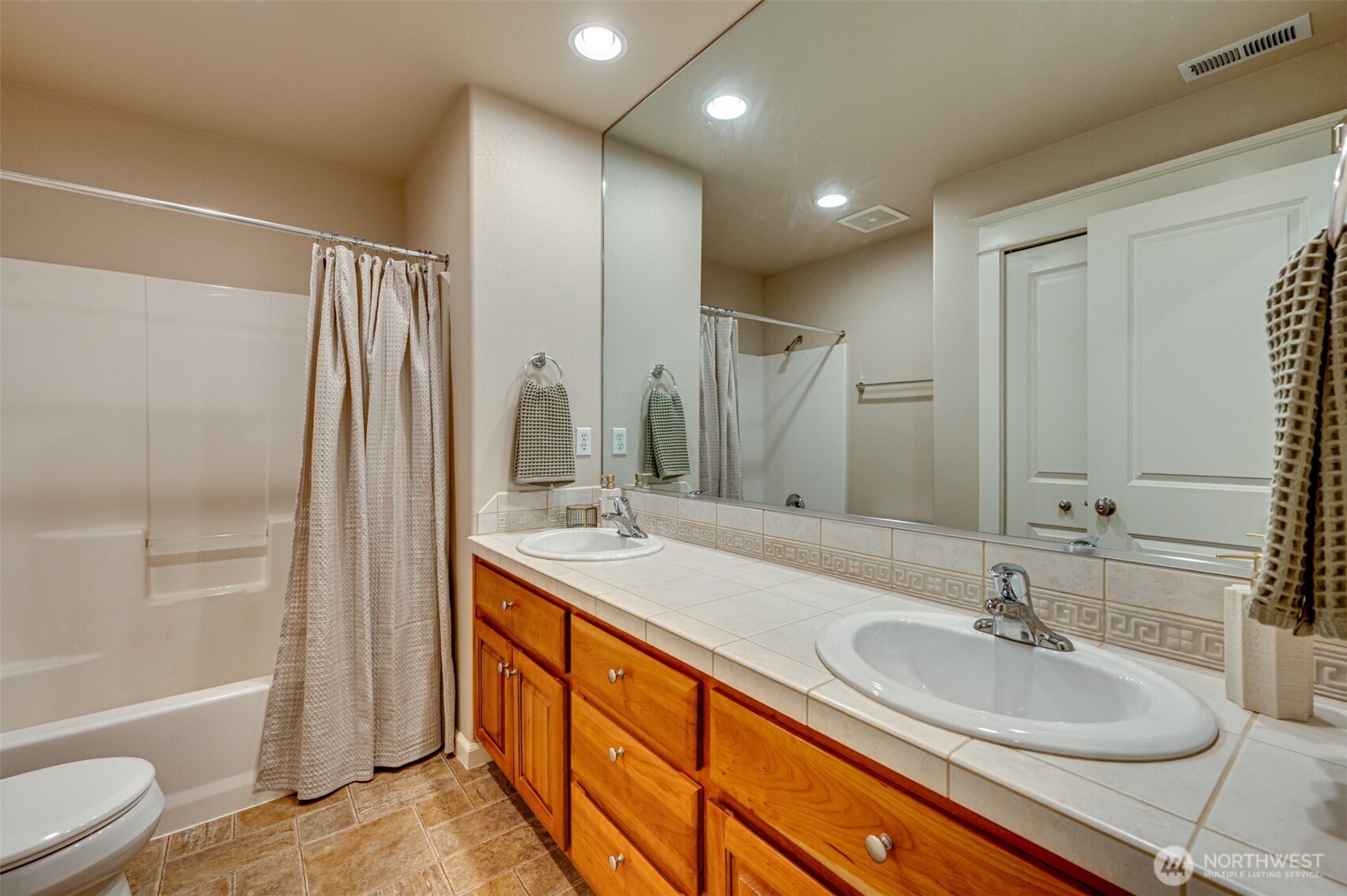 178 Discovery Drive , Kalama, WA 98625