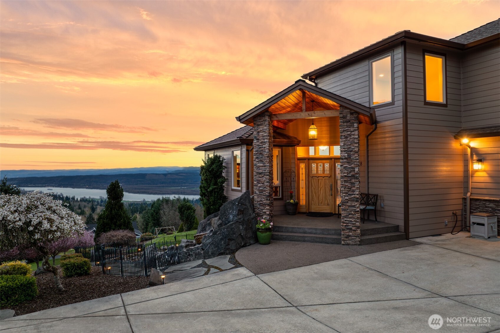 178 Discovery Drive , Kalama, WA 98625