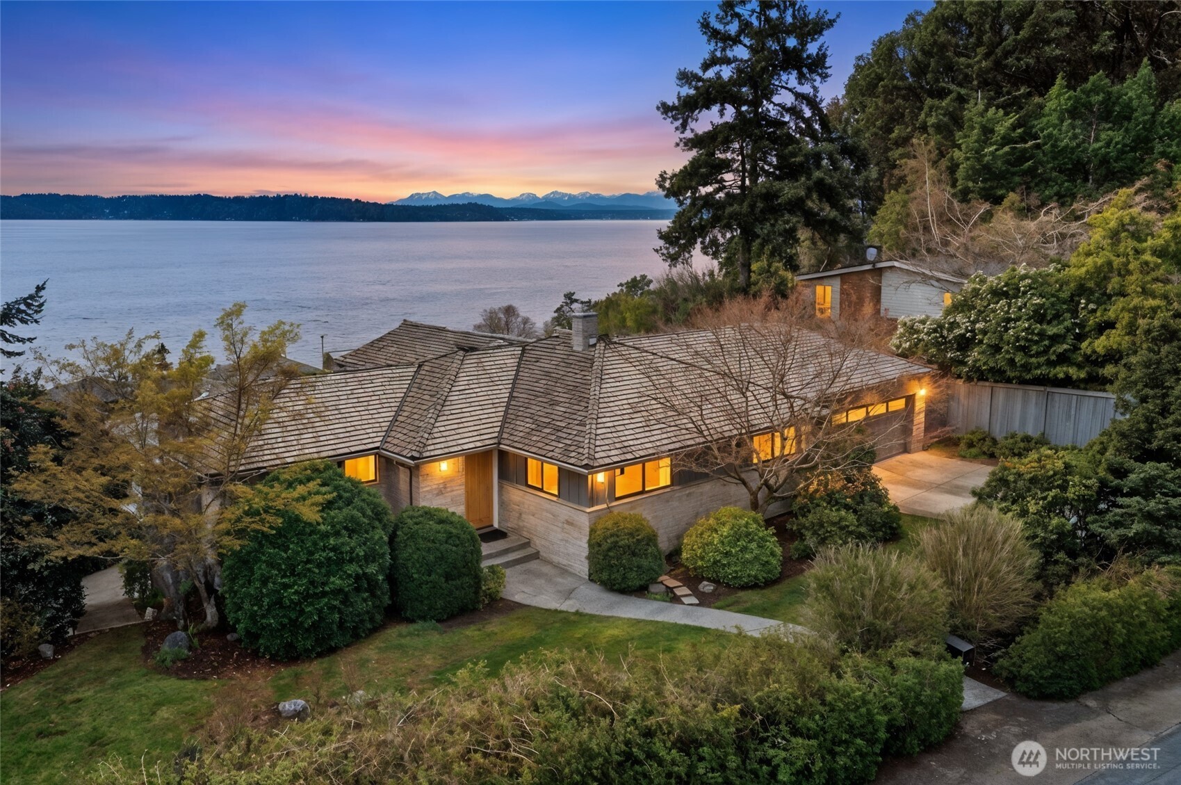 4146 SW Arroyo Drive , Seattle, WA 98146
