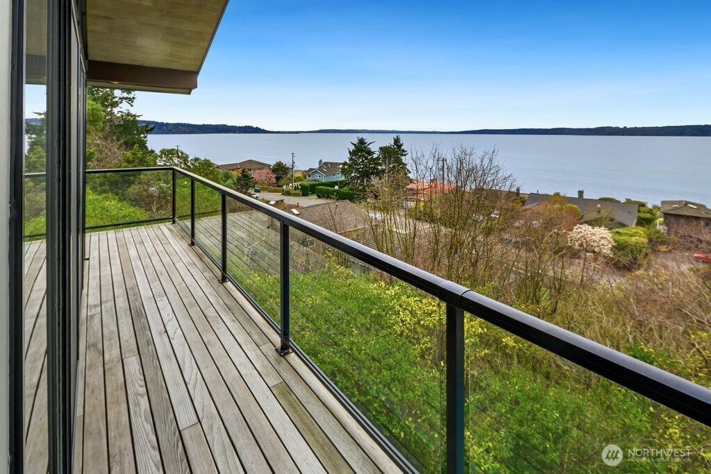 4146 SW Arroyo Drive , Seattle, WA 98146