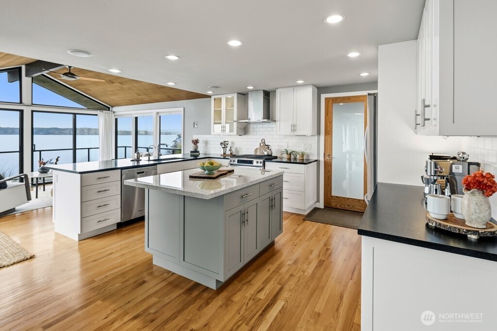 4146 SW Arroyo Drive , Seattle, WA 98146