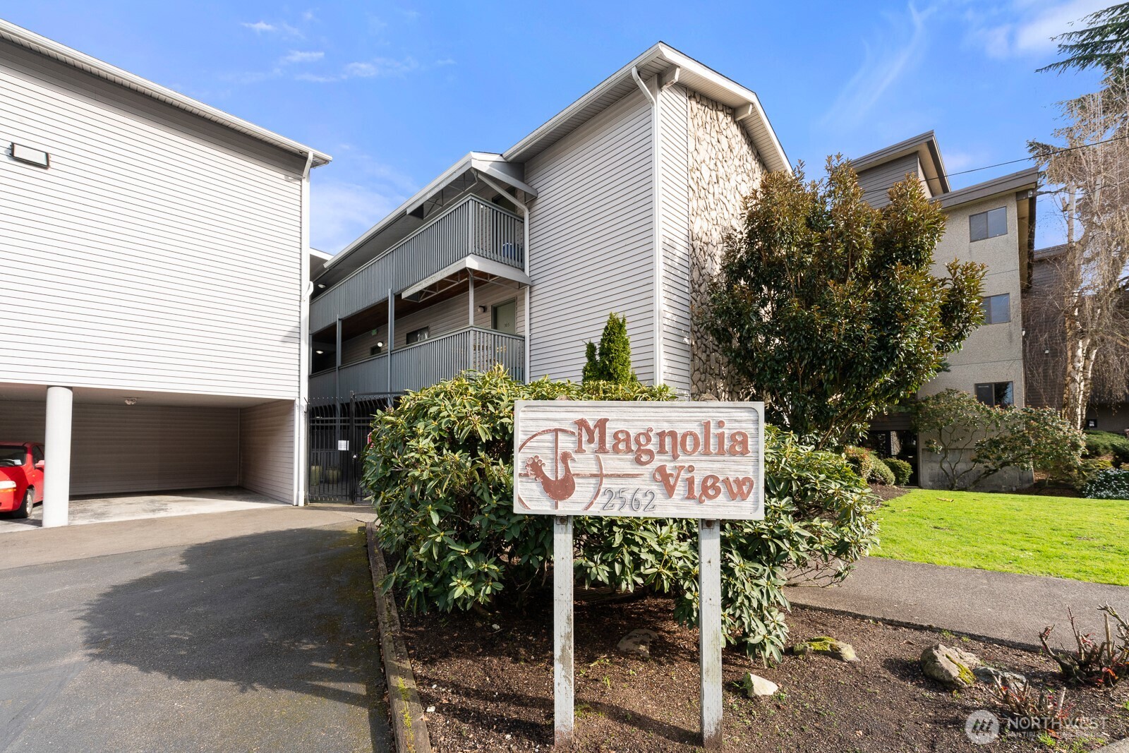 2562 Thorndyke Avenue W #303, Seattle, WA 98199-3542