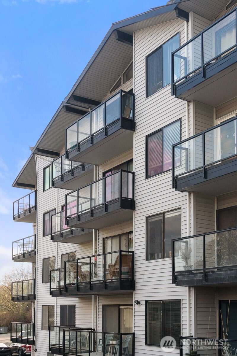 2562 Thorndyke Avenue W #303, Seattle, WA 98199-3542