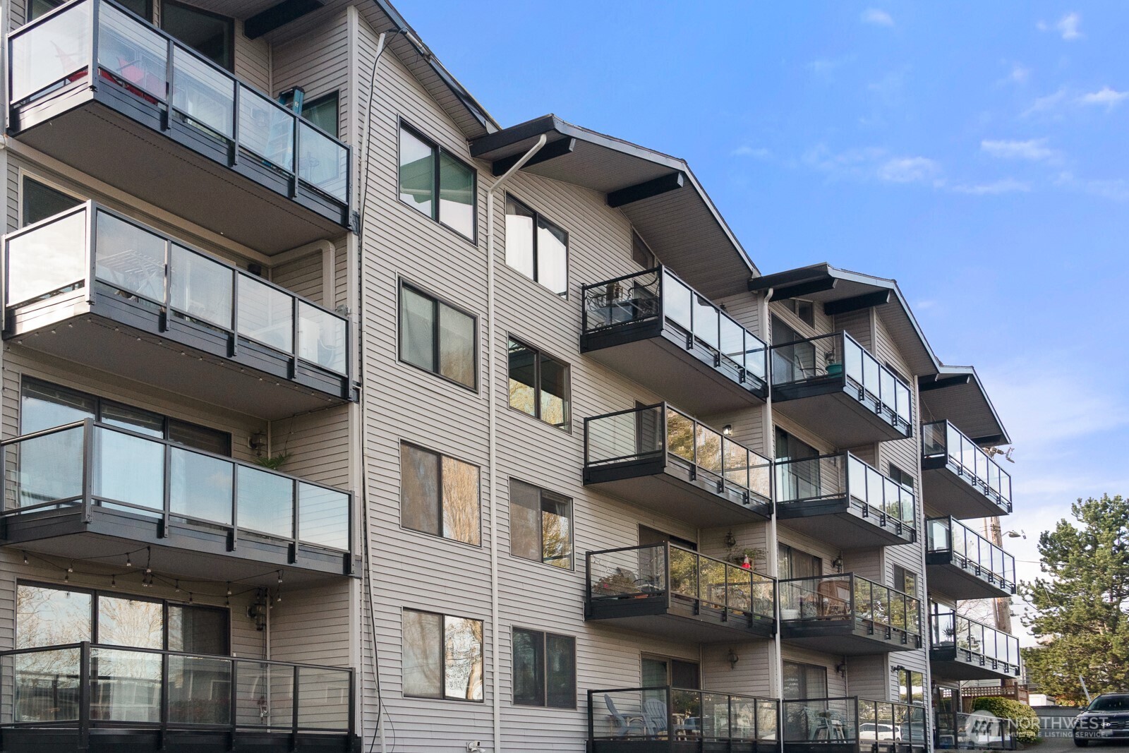 2562 Thorndyke Avenue W #303, Seattle, WA 98199-3542
