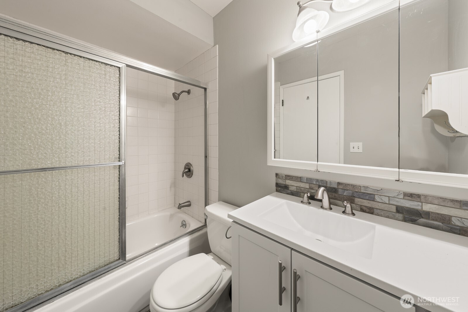 2562 Thorndyke Avenue W #303, Seattle, WA 98199-3542