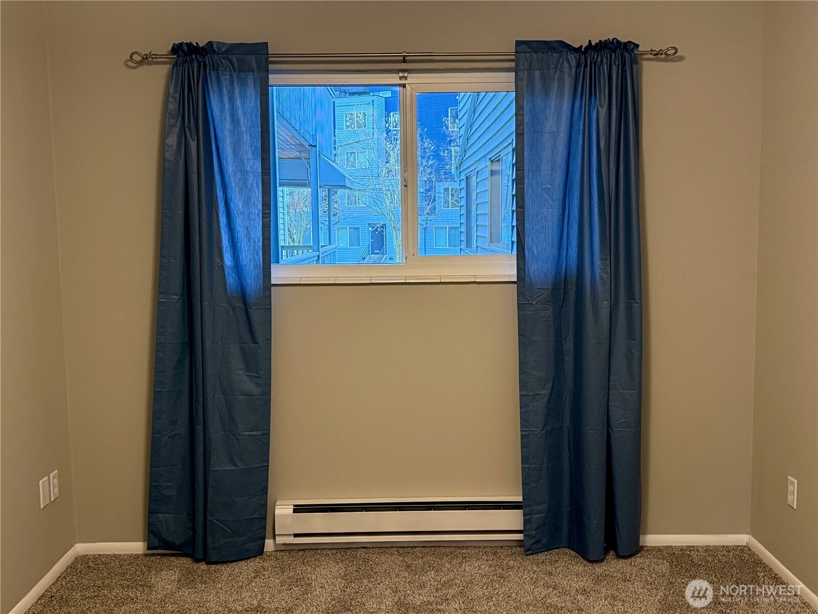2562 Thorndyke Avenue W #303, Seattle, WA 98199-3542