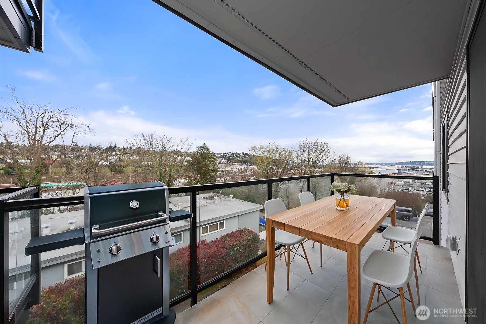 2562 Thorndyke Avenue W #303, Seattle, WA 98199-3542