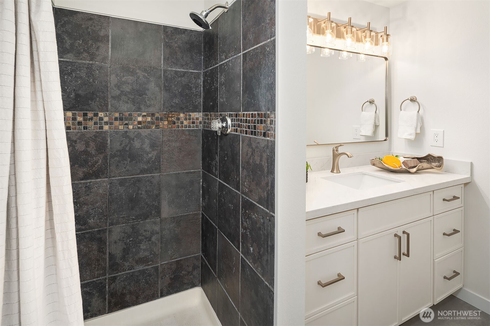 4330 W Lake Sammamish Parkway SE #G114, Issaquah, WA 98027