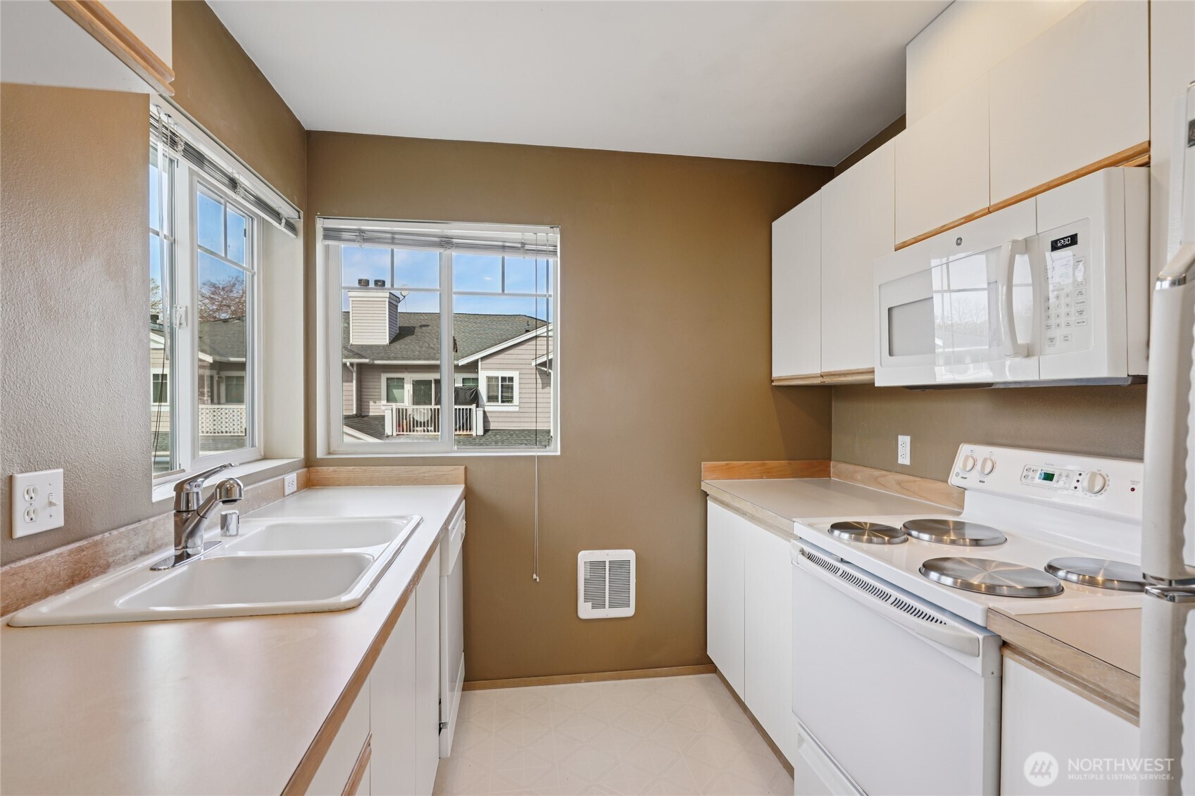 23316 59th Place S #14-3, Kent, WA 98032-6457