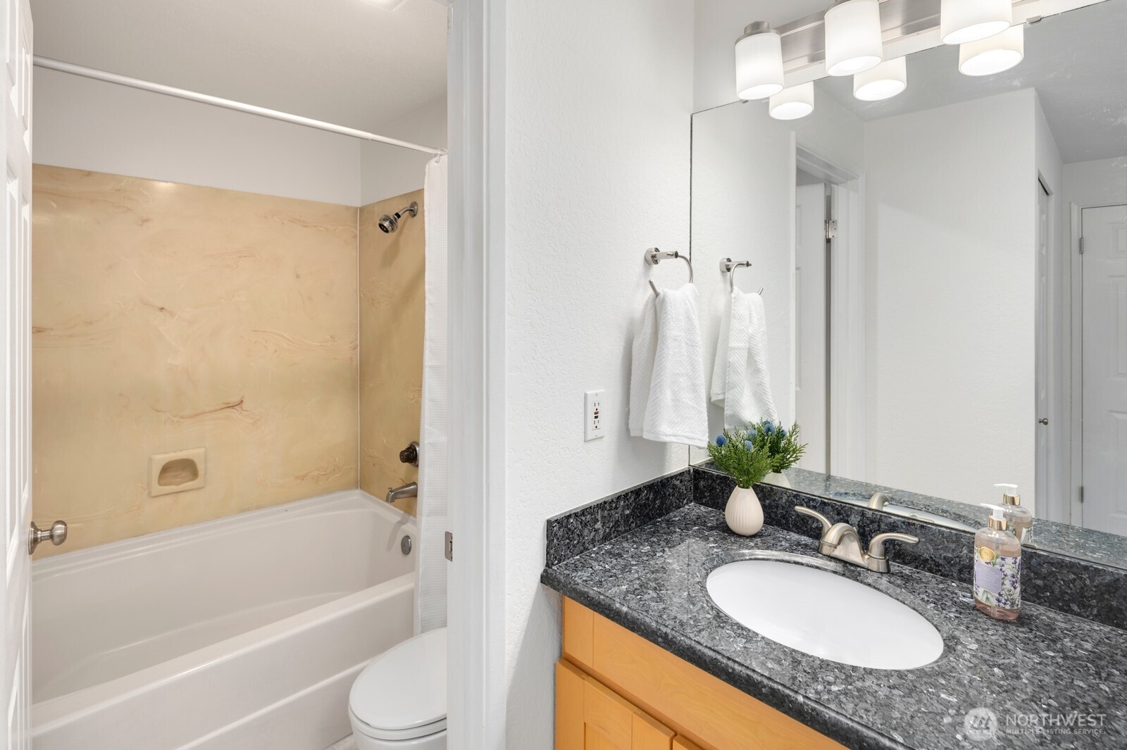 5901 Phinney Avenue N #106, Seattle, WA 98103-5868