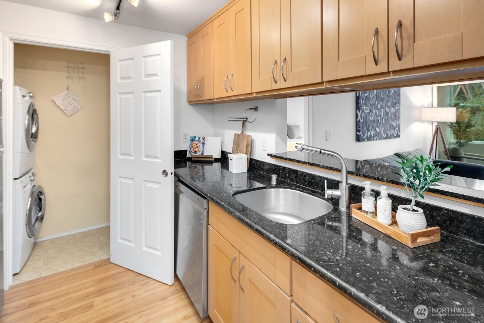 5901 Phinney Avenue N #106, Seattle, WA 98103-5868